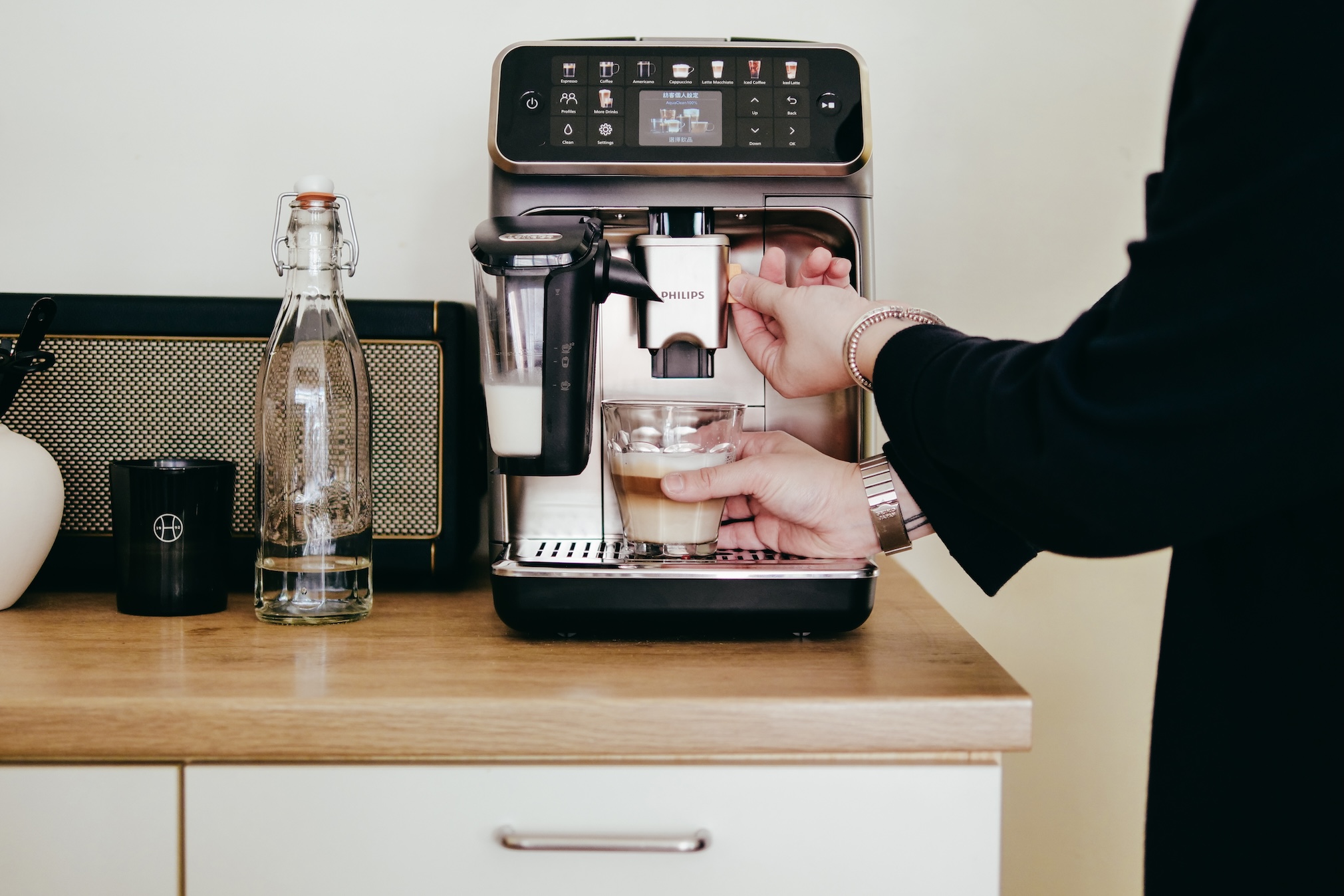 分層好看,奶泡綿密,在家就能喝到咖啡館等級的咖啡:飛利浦 Philips EP5547 LatteGo 全自動義式咖啡機