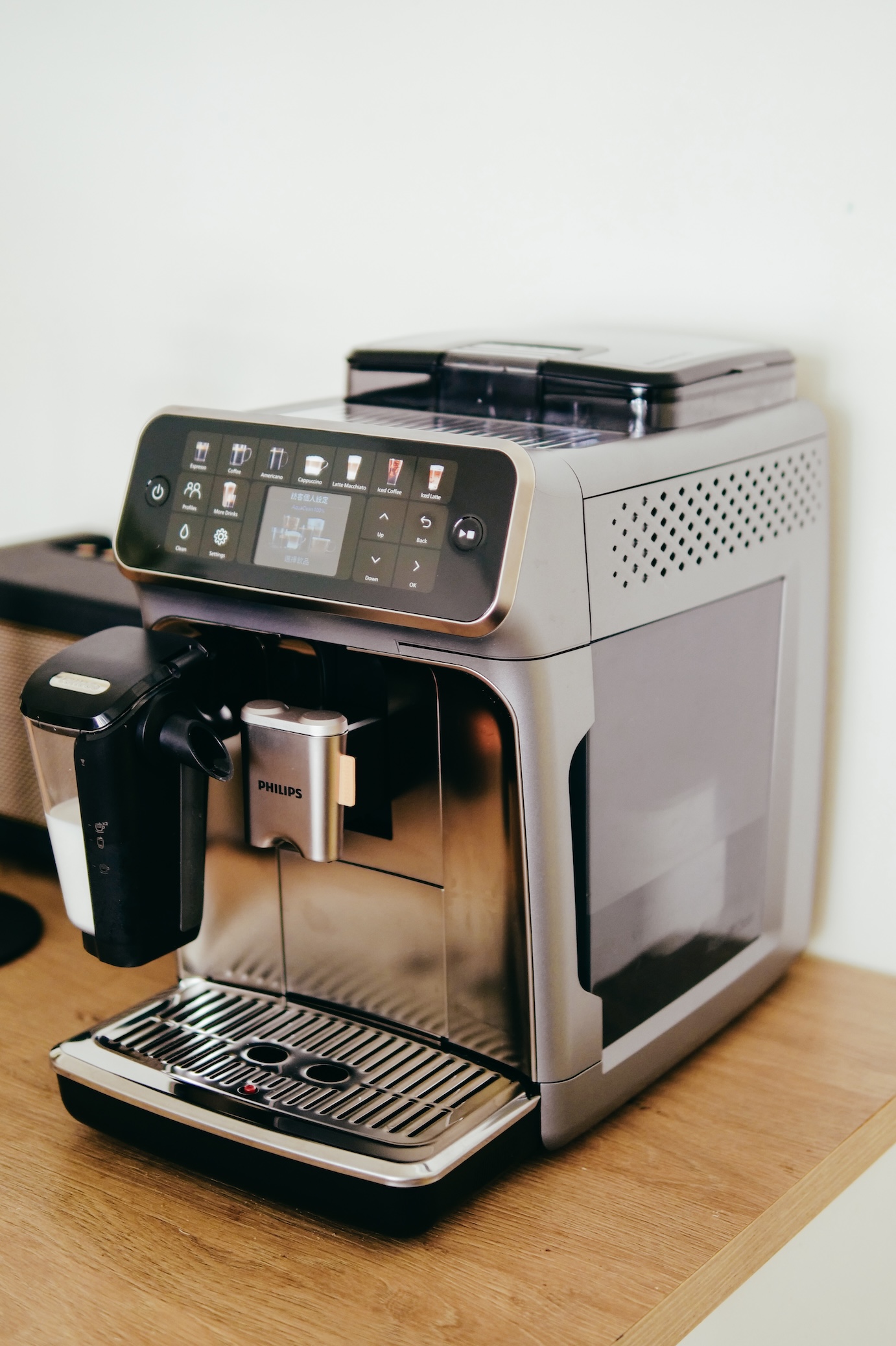 SilentBrew 靜音技術讓我們能享受沖泡咖啡的聲音，但不會受到太多噪音的干擾