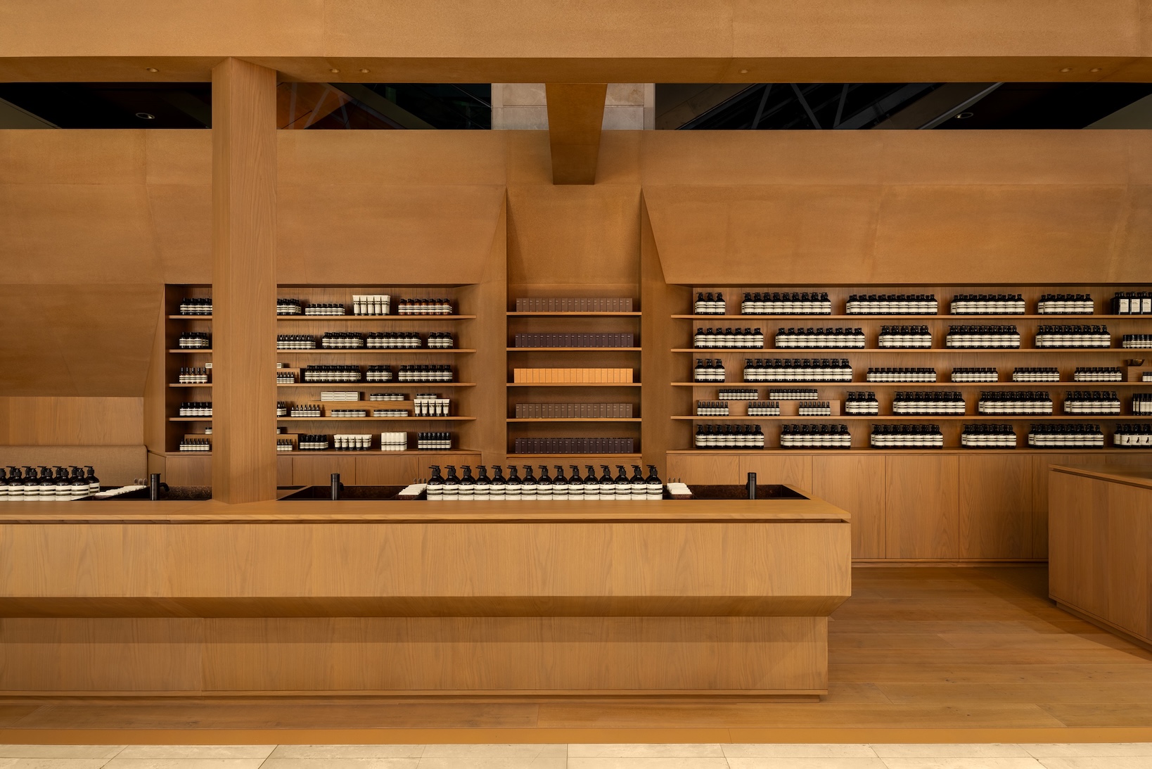 Aesop 台南西門店在尺度實驗與情感凝視中延續九年軌跡