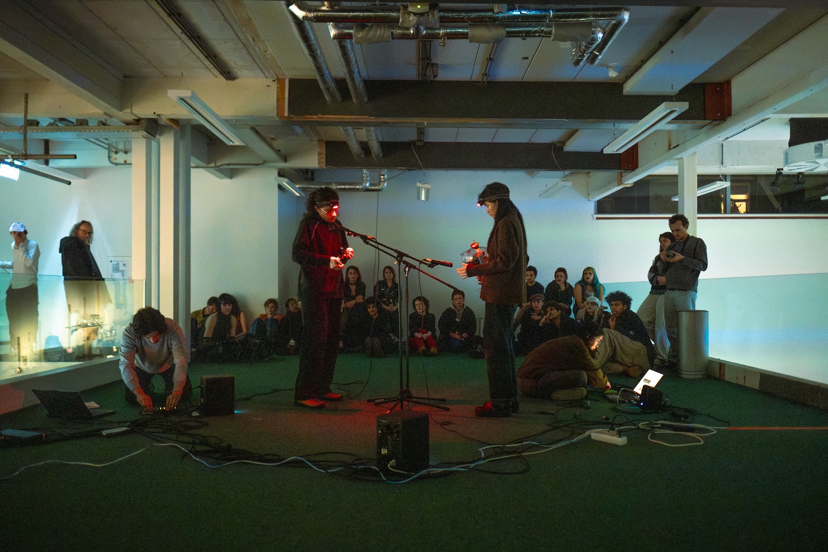 由葉乃瑄與 Polina Slavova 組成的 DuctTape Collective，以及實驗聲音組合 Heretical Objects