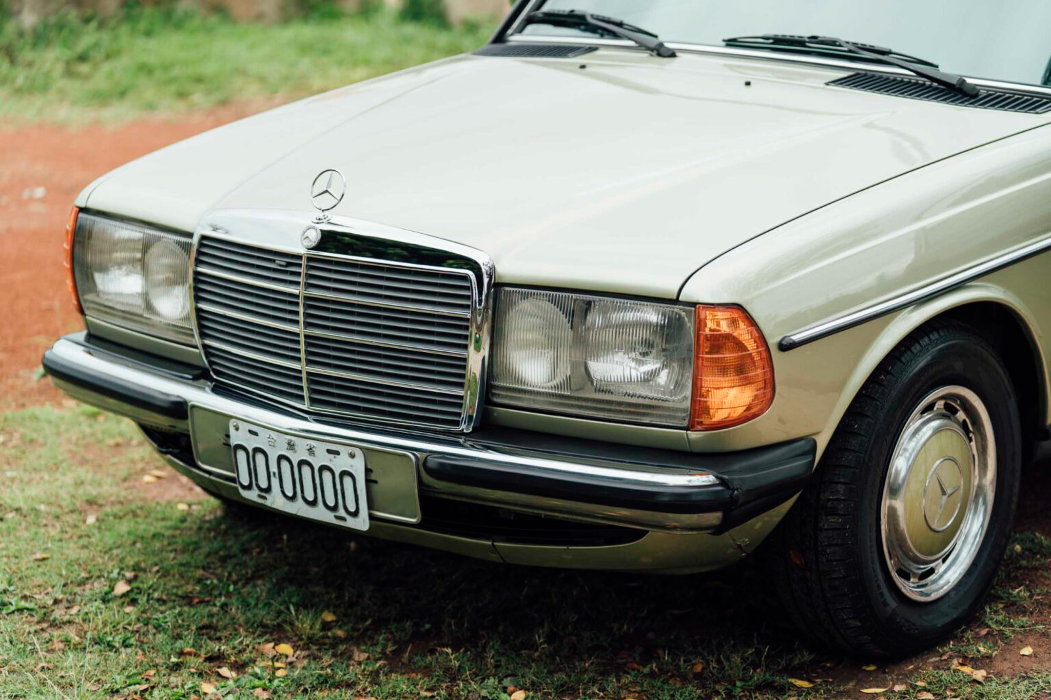 圖像創作者紅林 Hori b. Goode 把她的老車直接開進草率季之中