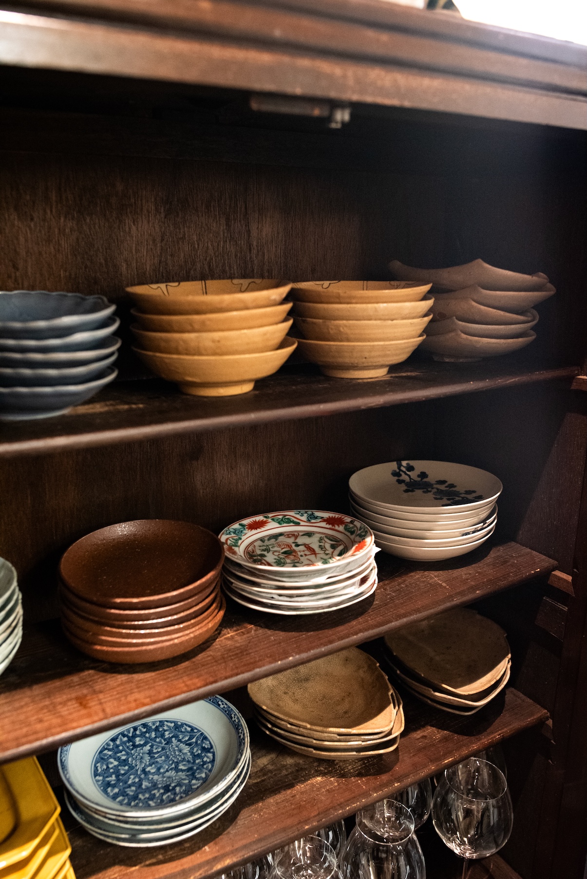 京都店內擺放著從年輕時期就悉心收集而來器皿