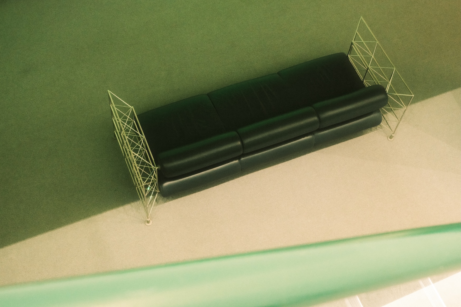 美術館內外的椅子設計細節，呼應著建築的線條主題