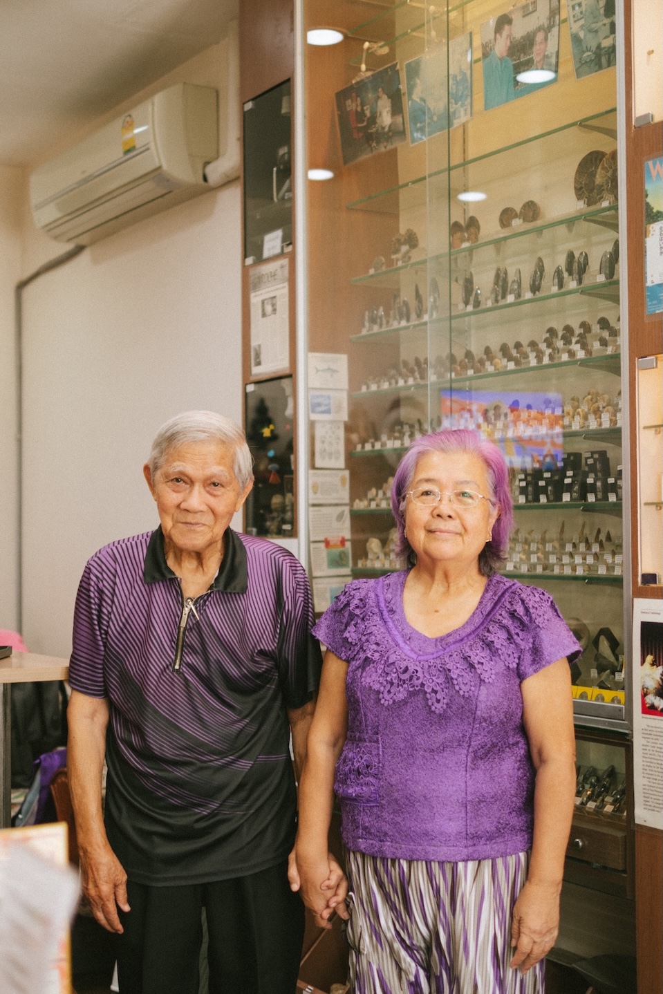 House of Gems  第二代 Aramsri Punyathiro (อร่ามศรี ปุญญถิโร) 與曾在英國大使館工作的先生 Boonman Poonyathiro (และกระปุก-บุญรัตน์ ปุญญถิโร)