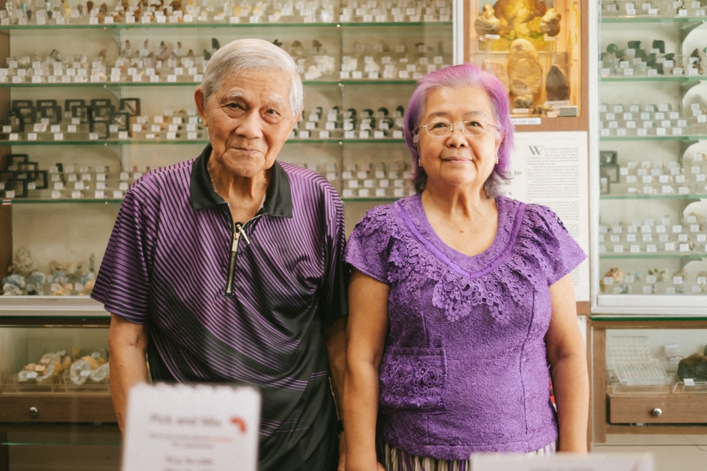 Aramsri Punyathiro 與 Boonman Poonyathiro 年紀漸漸大了，雖然他們不再四處找尋新奇的寶石了，但講起寶石 Aramsri Punyathiro 還是充滿著熱情